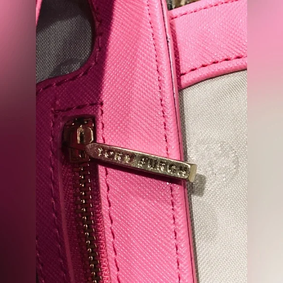 Tory Burch Robinson Patchwork Crossbody Bag - Picture 9 of 10